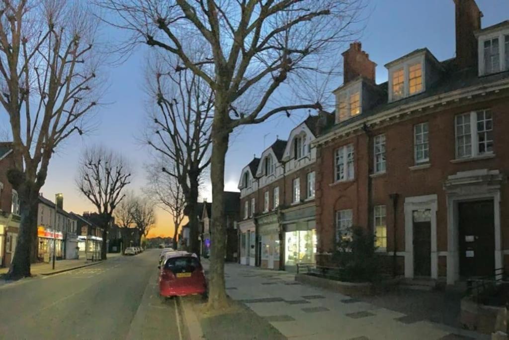 Turing Lodge, Near Hampton Court 外观 照片